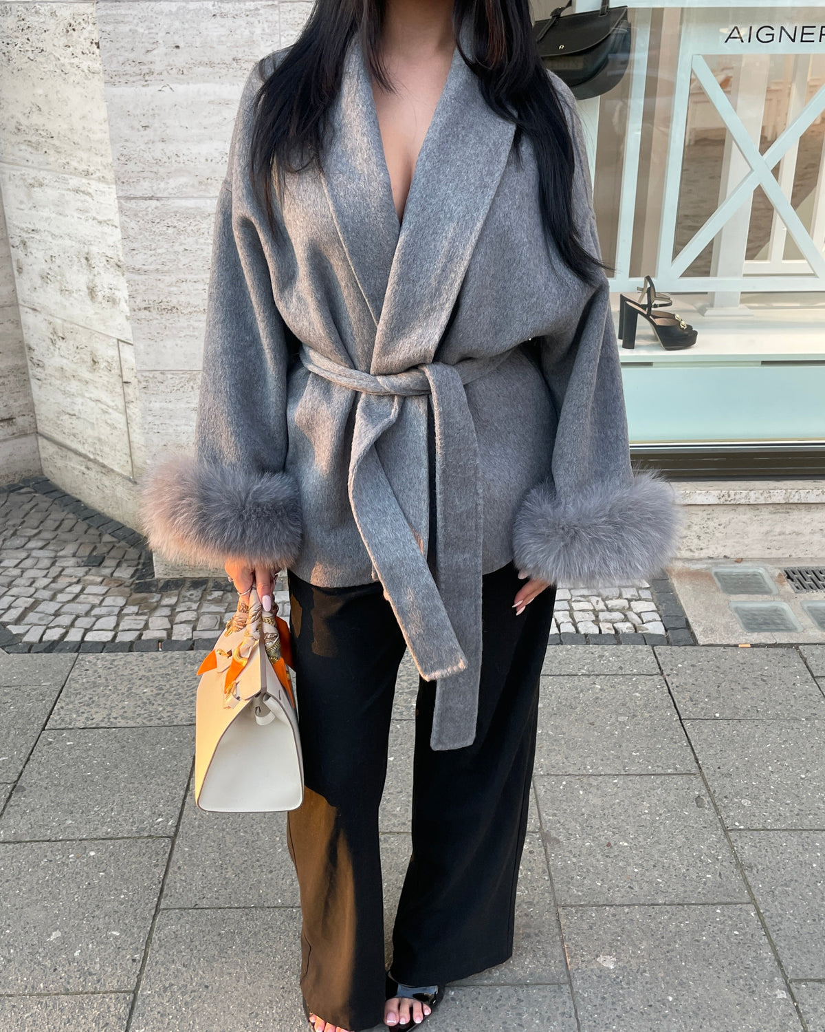 Kurzer Wollmantel mit Fellärmel - THE STOCKHOLM CLOUD Nuage grey